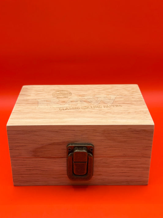 sustainable, smooth, polished wood for a classic, timeless look that blends seamlessly with any decor, size medium approx 13 x 9 x 6.5cm, weed storage box