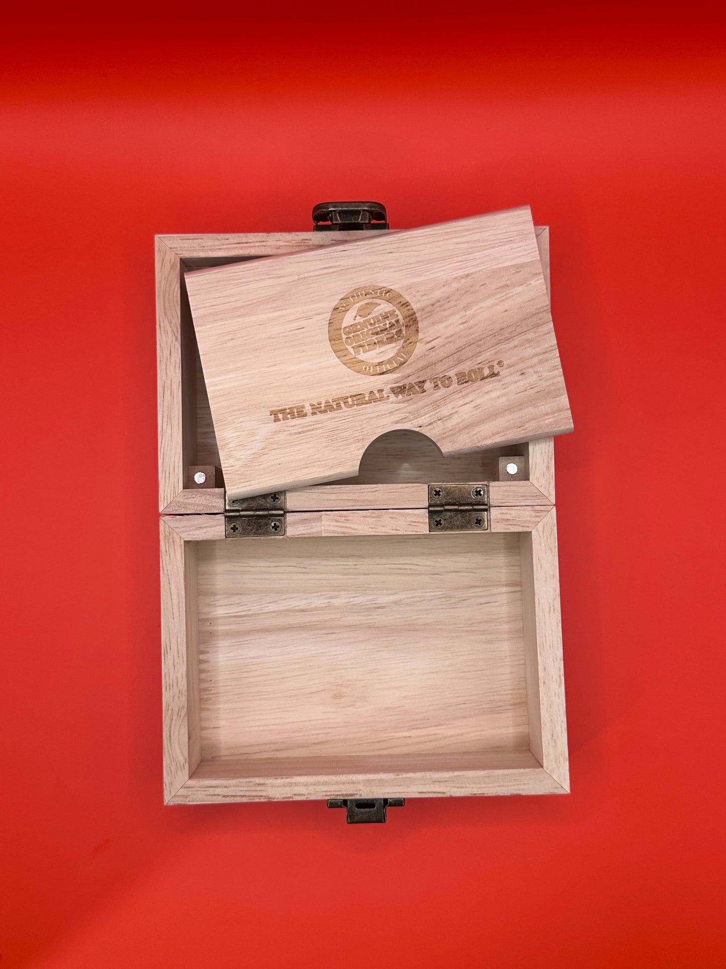 sustainable, smooth, polished wood for a classic, timeless look that blends seamlessly with any decor, size medium approx 13 x 9 x 6.5cm, weed storage box