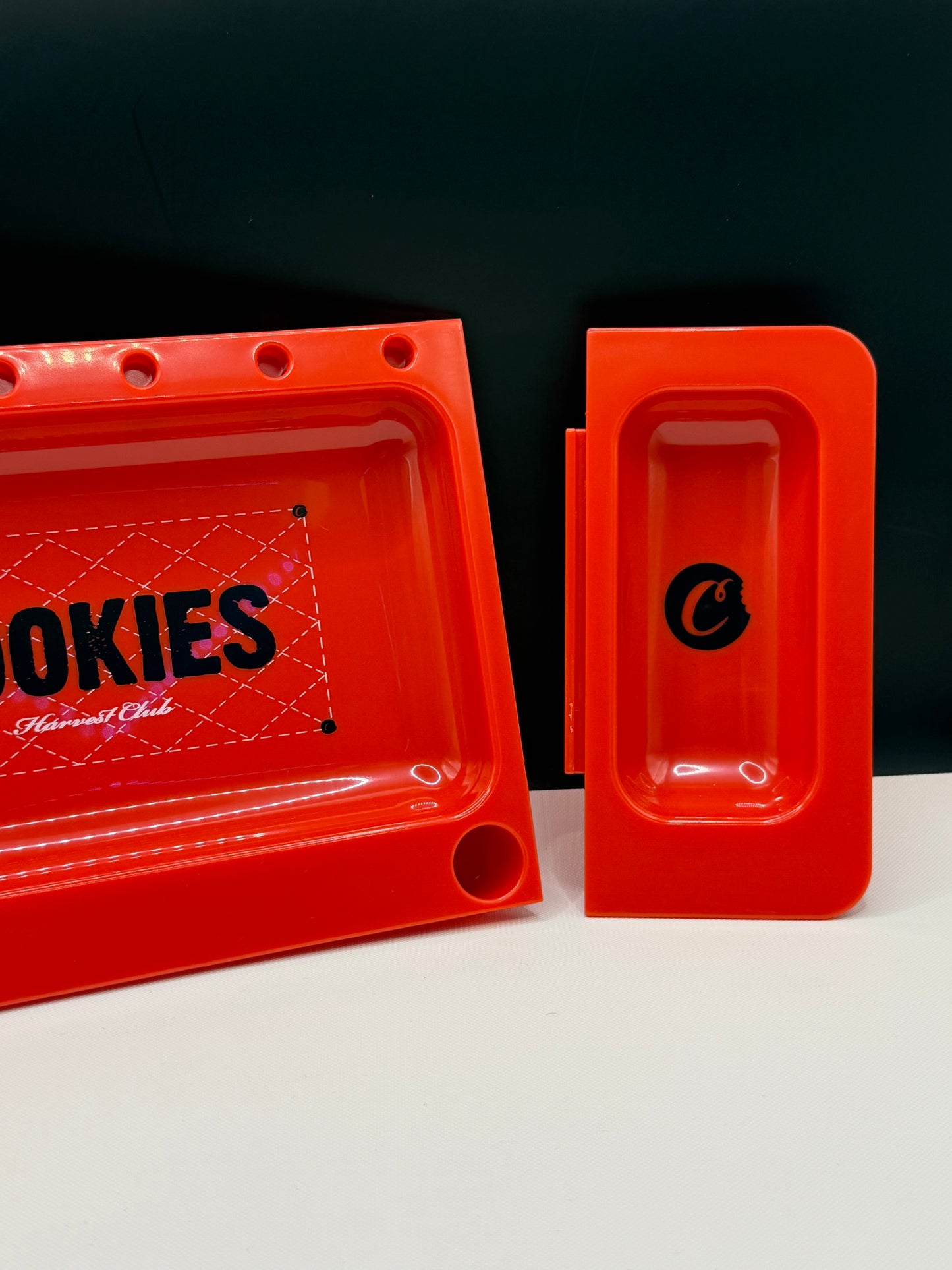 Size medium 15cm x 30cm, Durable, high-quality plastic, removable design, cookies, smoking tray, rolling tray