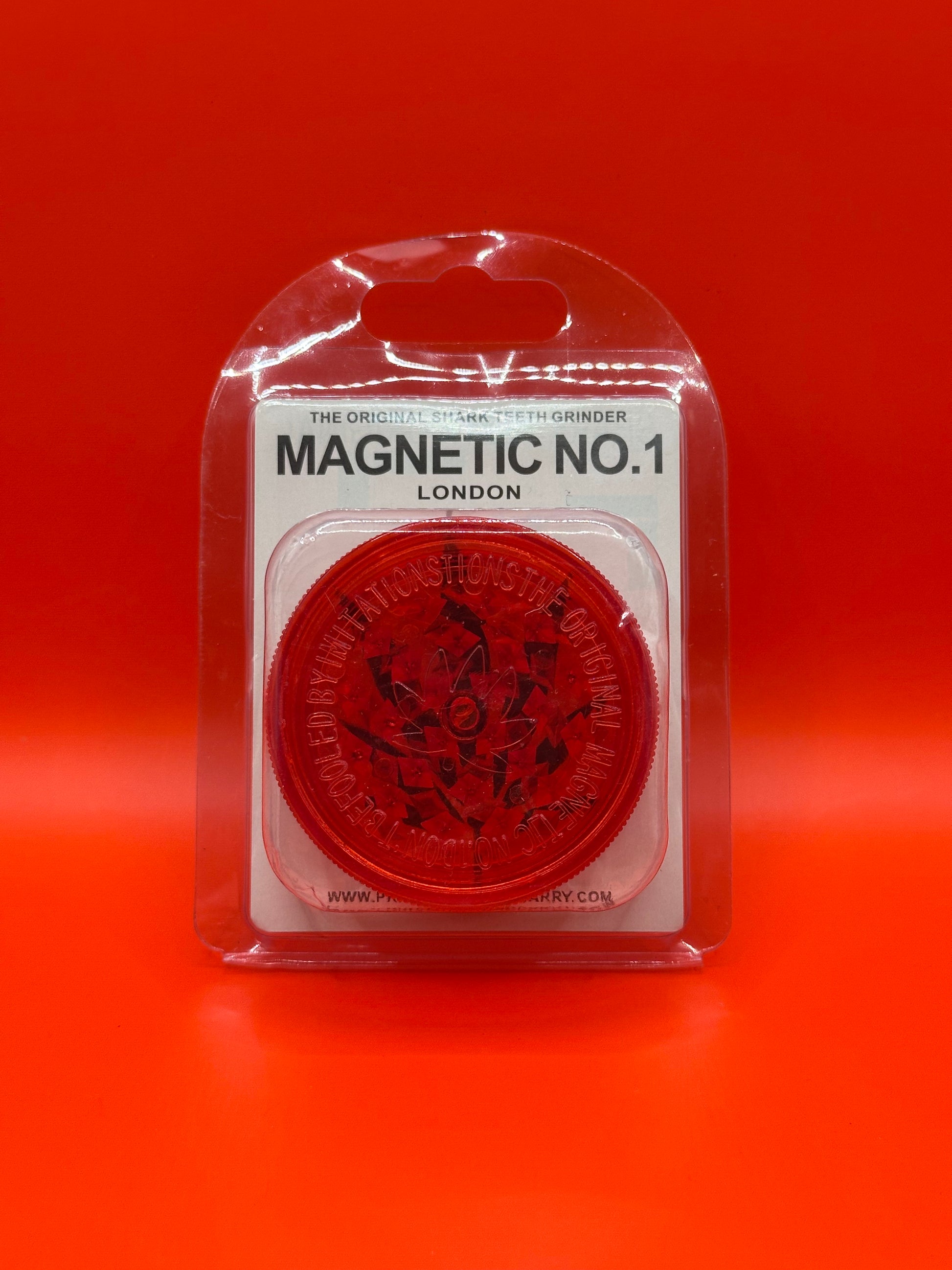 Two-piece magnetic herb grinder. Shop herb grinders UK now!