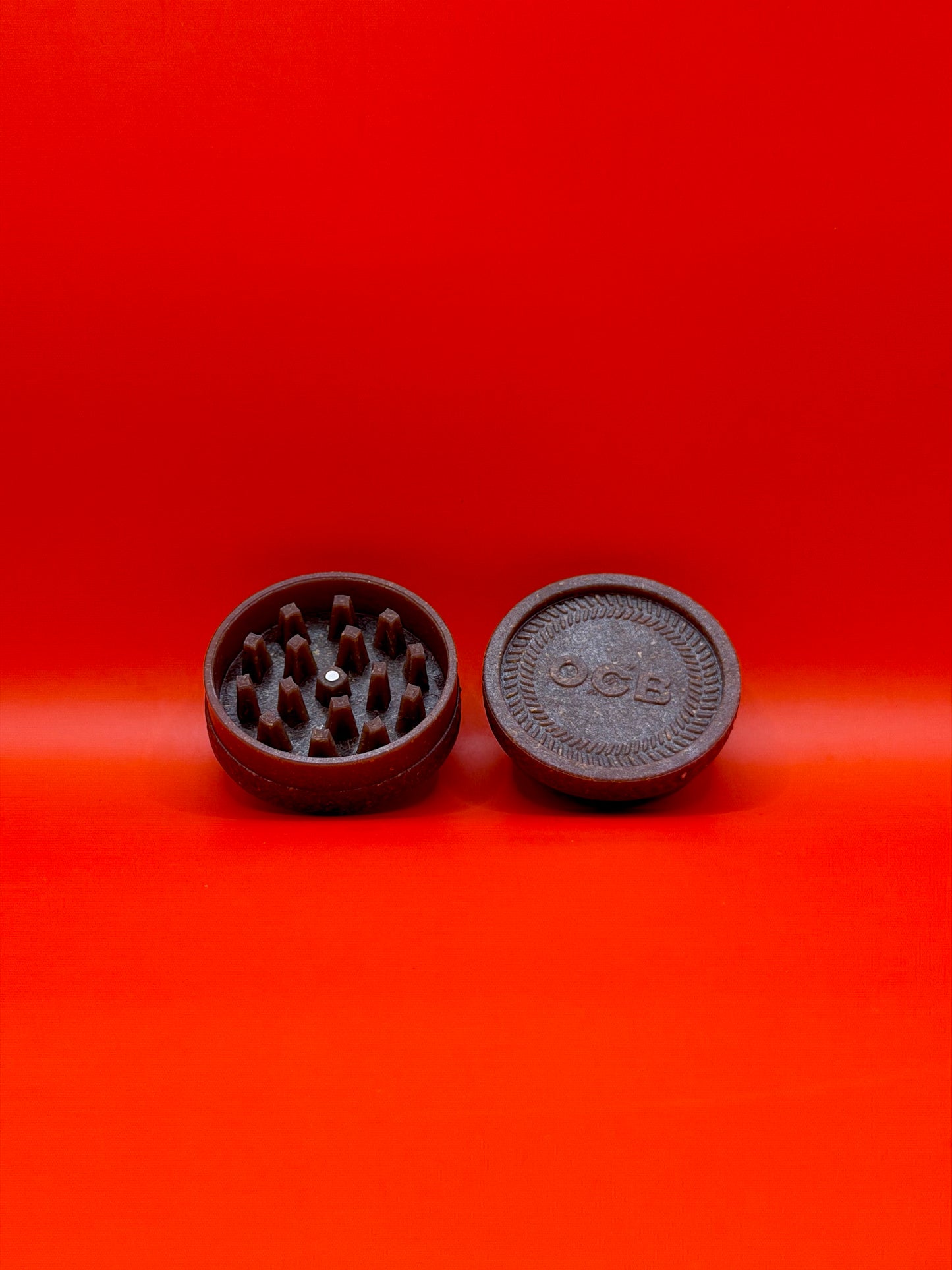 This OCB Grinder is a durable 2-part piece made from plant based composite material. Compact, lightweight, and easy to use, it is designed for smooth grinding and everyday reliability.