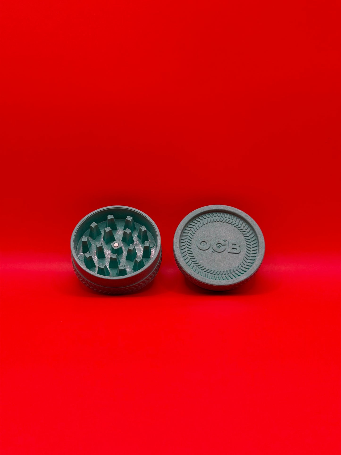 This OCB Grinder is a durable 2-part piece made from plant based composite material. Compact, lightweight, and easy to use, it is designed for smooth grinding and everyday reliability.