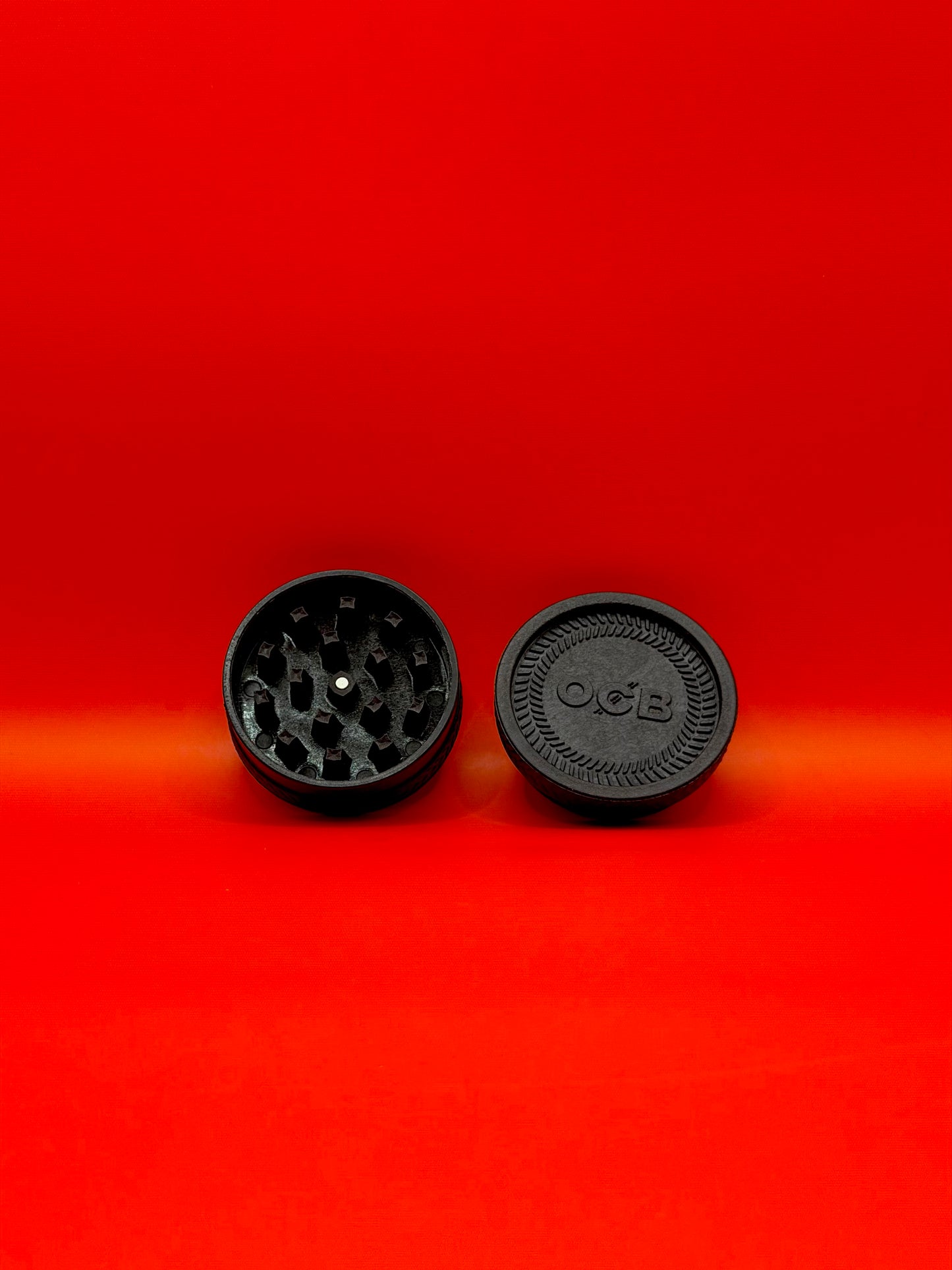 This OCB Grinder is a durable 2-part piece made from plant based composite material. Compact, lightweight, and easy to use, it is designed for smooth grinding and everyday reliability.