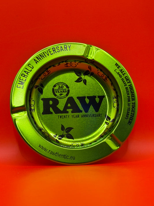 RAW Ashtray, Size: Approx 14cm, 3 inlays to lay down your joints, Durable and easily cleanable. Shop RAW Ashtrays UK now.