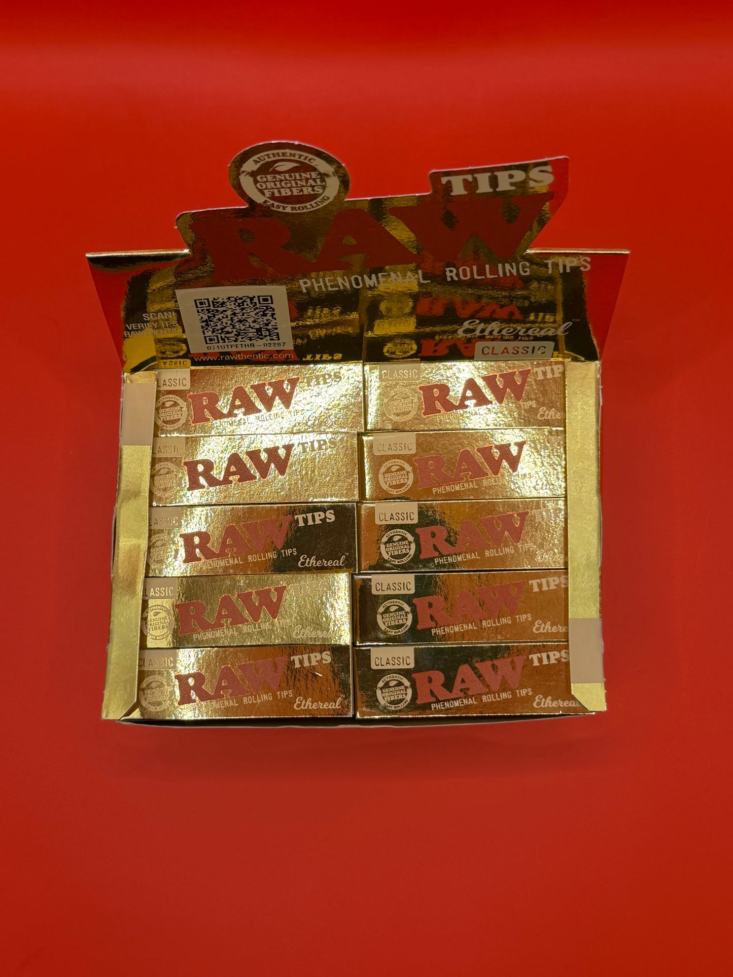 RAW Filter Tips, Roach Card, Rolling Tips, Thin, 50 Tips per booklet, Beautiful Shiny Gold design, Perforated. Shop RAW products UK now.