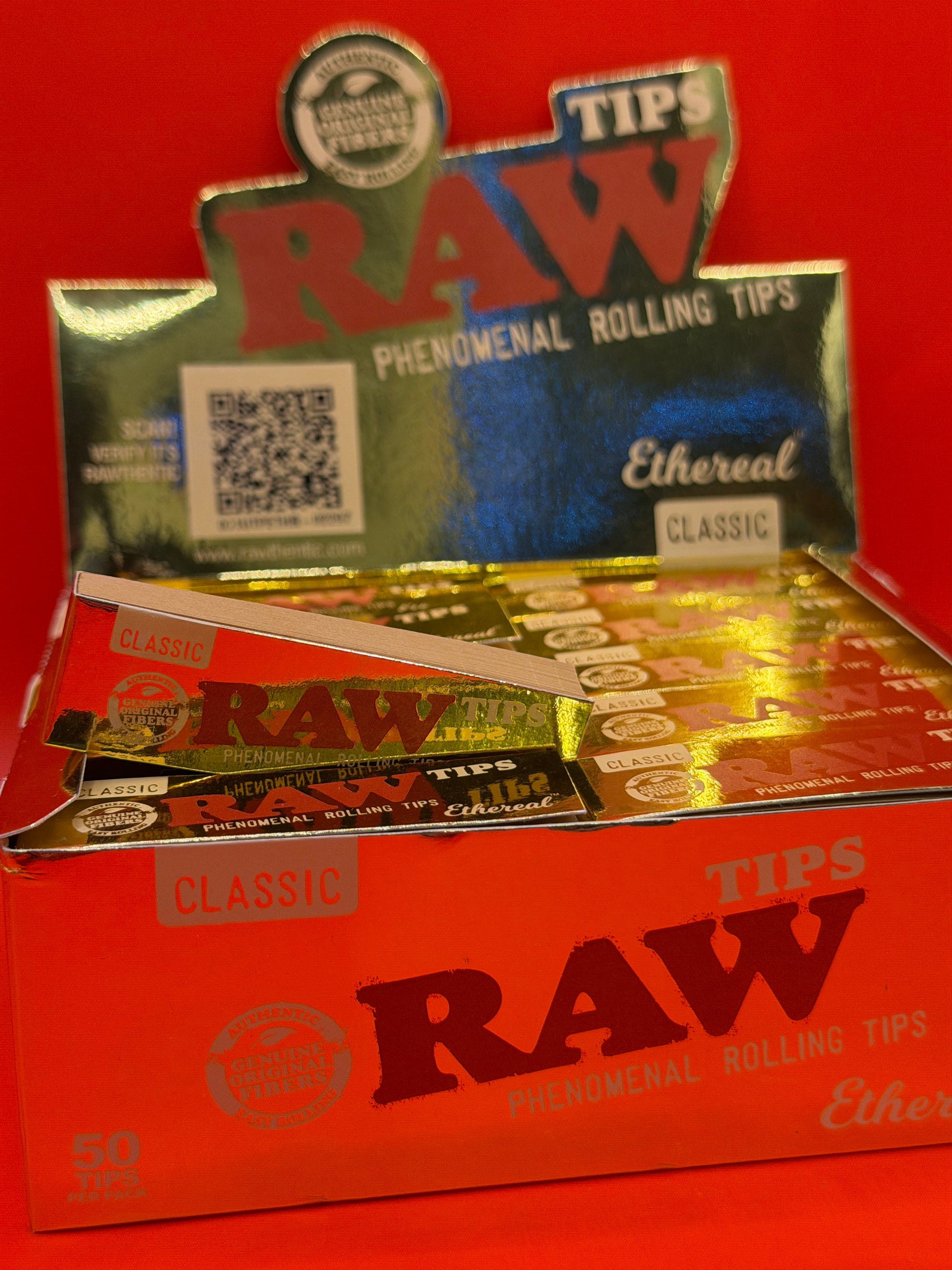 RAW Filter Tips, Roach Card, Rolling Tips, Thin, 50 Tips per booklet, Beautiful Shiny Gold design, Perforated. Shop RAW products UK now.