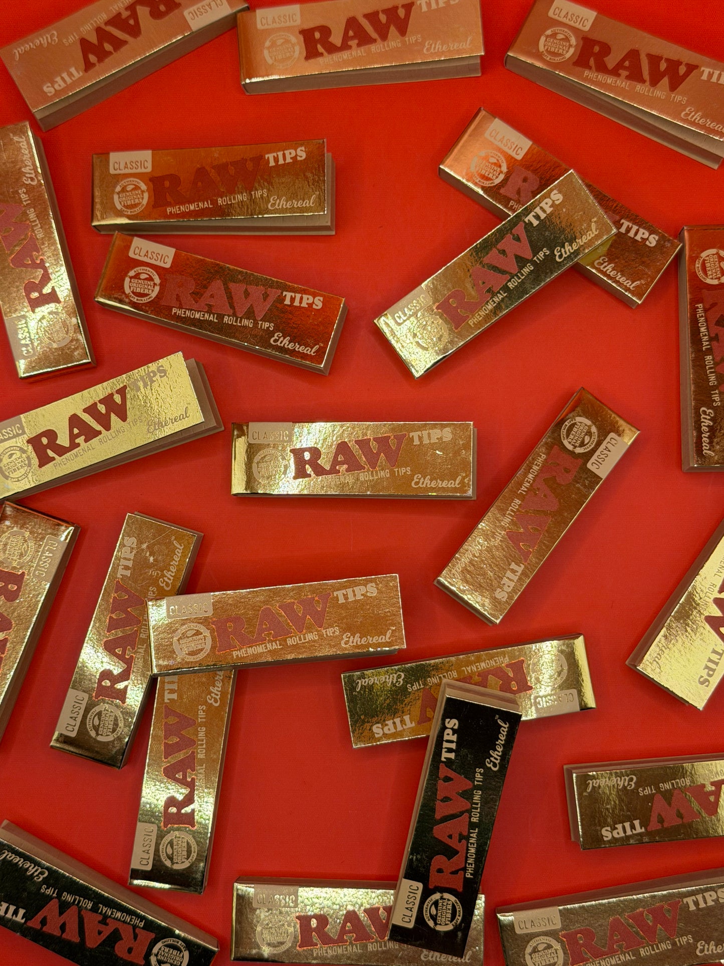RAW Filter Tips, Roach Card, Rolling Tips, Thin, 50 Tips per booklet, Beautiful Shiny Gold design, Perforated. Shop RAW products UK now.