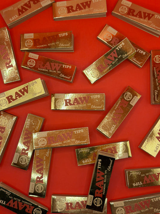 RAW Filter Tips, Roach Card, Rolling Tips, Thin, 50 Tips per booklet, Beautiful Shiny Gold design, Perforated. Shop RAW products UK now.