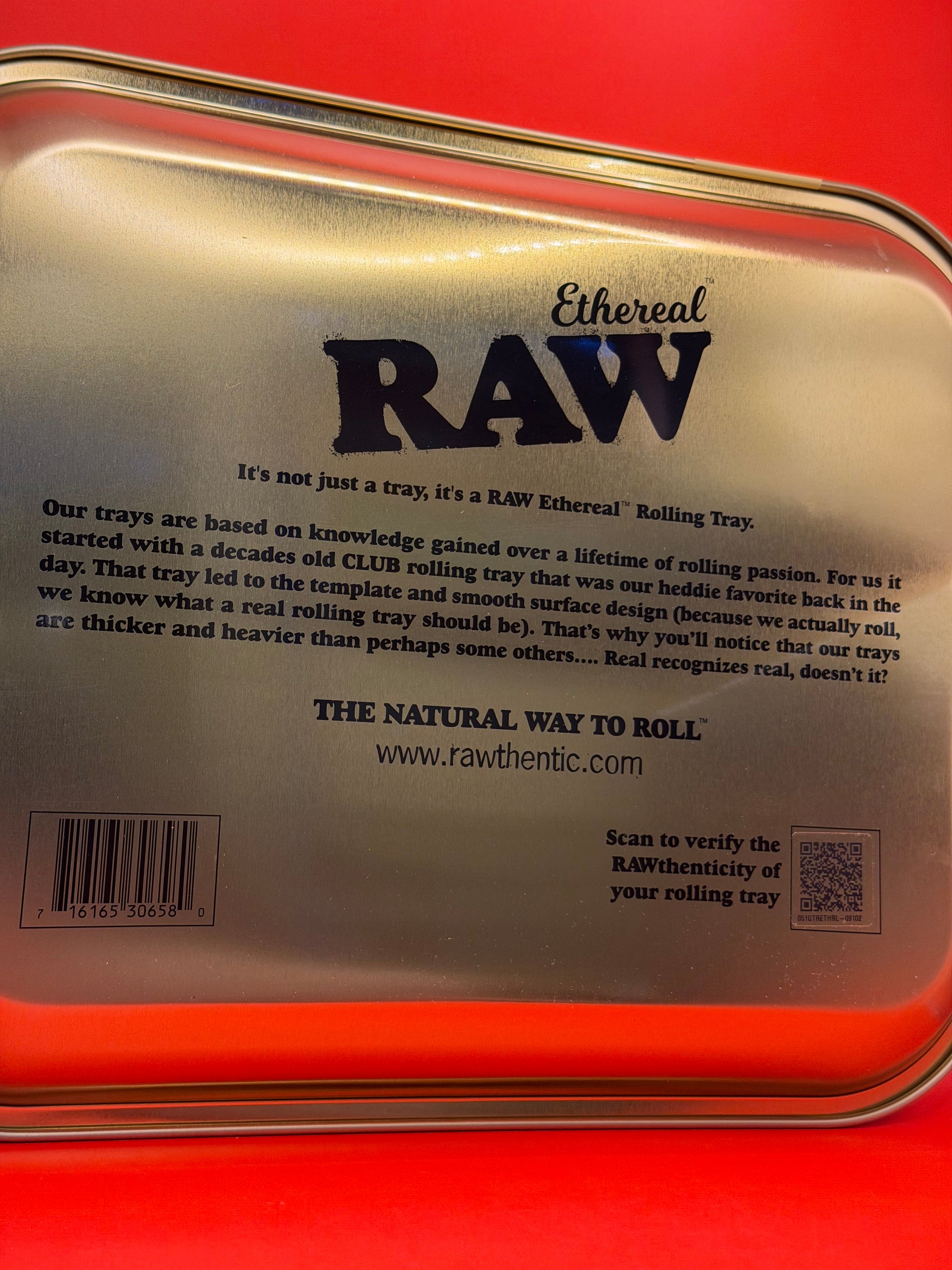 RAW Ethereal Gold Rolling Tray Limited Edition, Shop now! Durable metal construction. Size Large: 34cm x 27.5cm.
All RAW trays come with certificate of 'RAWthenticity' and Iconic RAW branding.