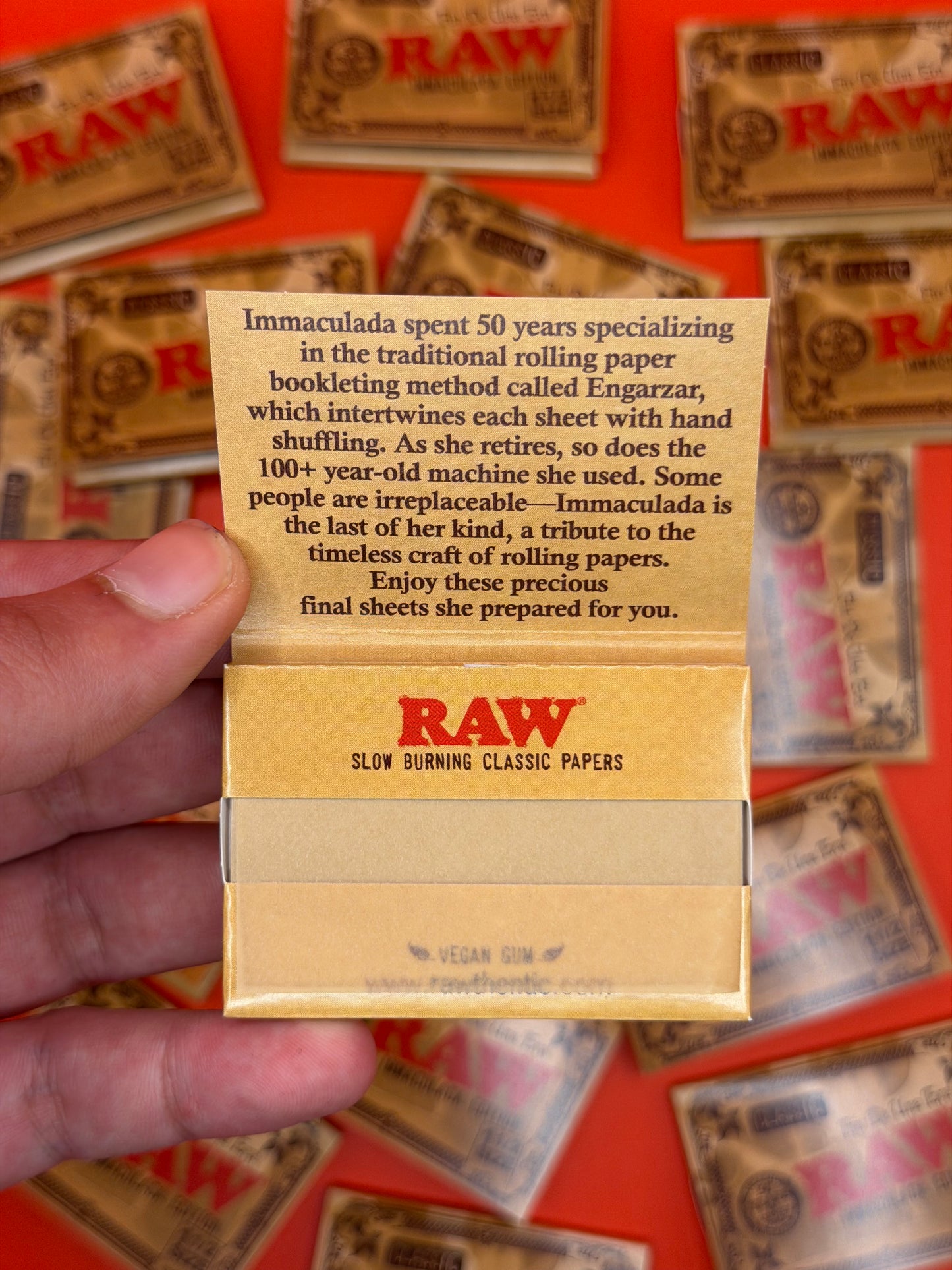 These final 1 1/2 sized sheets are more than just rolling papers - they are a piece of history and won't ever be created again! Immaculada is the last of her kind and this limited edition release celebrates her timeless skill, heritage, and the human touch that cannot be replaced.