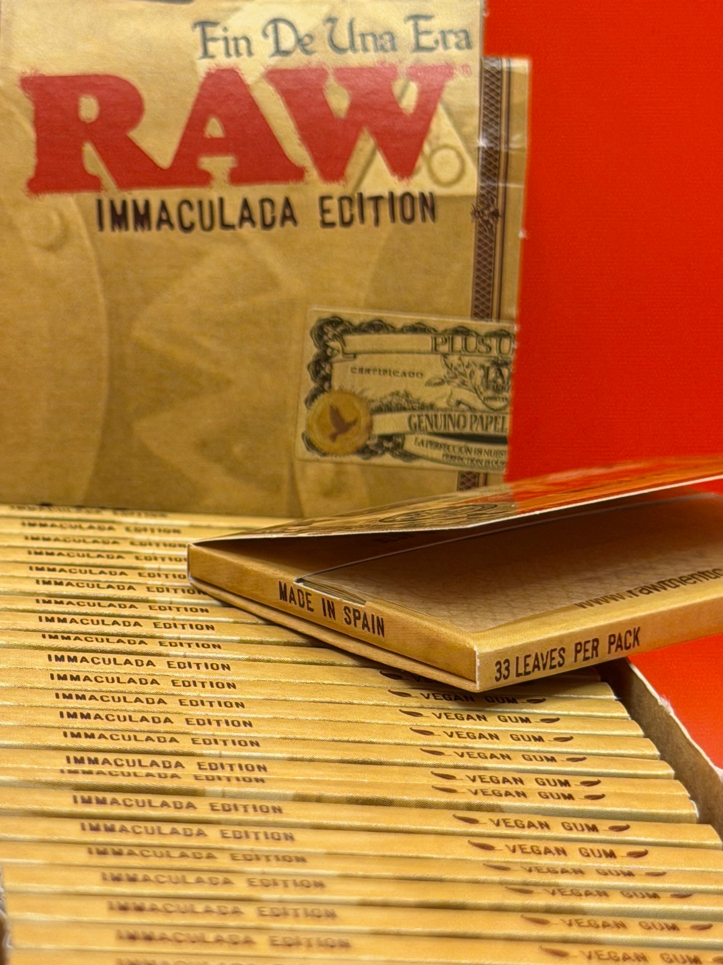 These final 1 1/2 sized sheets are more than just rolling papers - they are a piece of history and won't ever be created again! Immaculada is the last of her kind and this limited edition release celebrates her timeless skill, heritage, and the human touch that cannot be replaced.