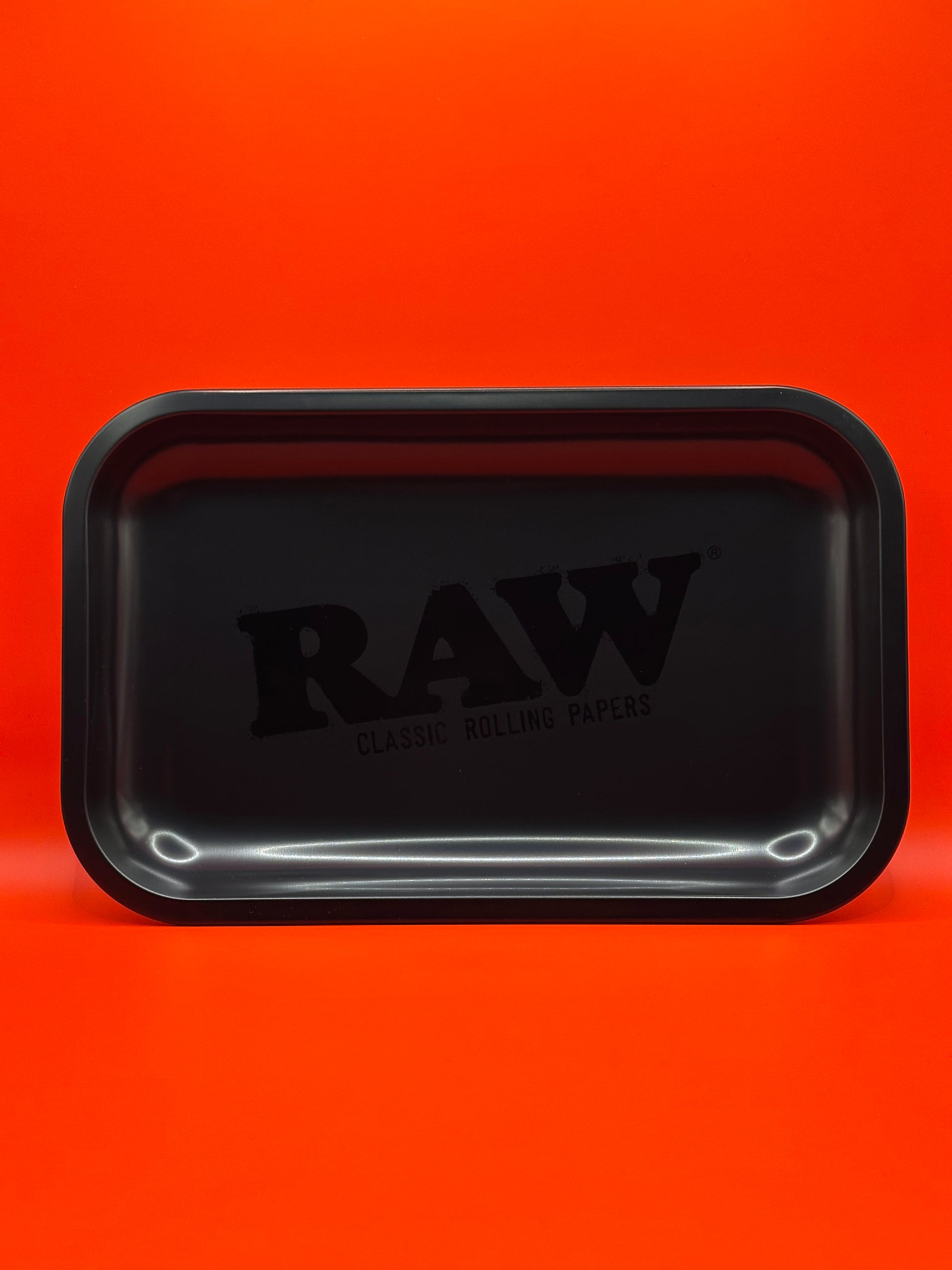 RAW Murder’d Matte Black Rolling Tray, a sleek, heavy-duty tray designed for serious rollers who value quality and aesthetics