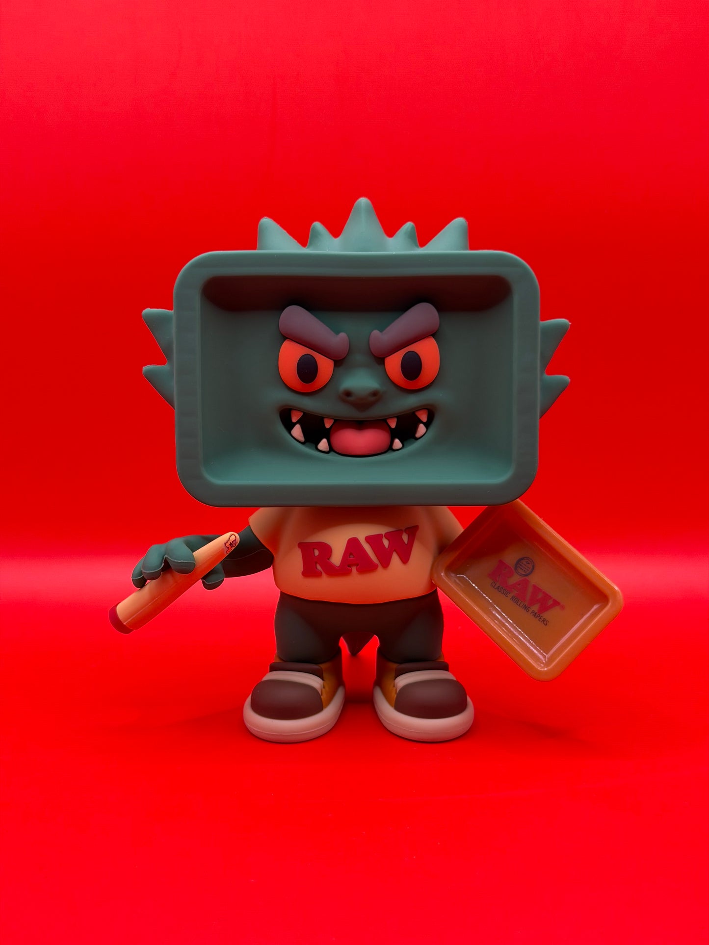 The Exclusive RAW Traysor Rare Figurine is a limited edition collector’s piece made for RAW fans who want something different for their setup. With its bold character design and RAW branding, it works as a standout display item for desks, shelves, counters, or rolling stations.