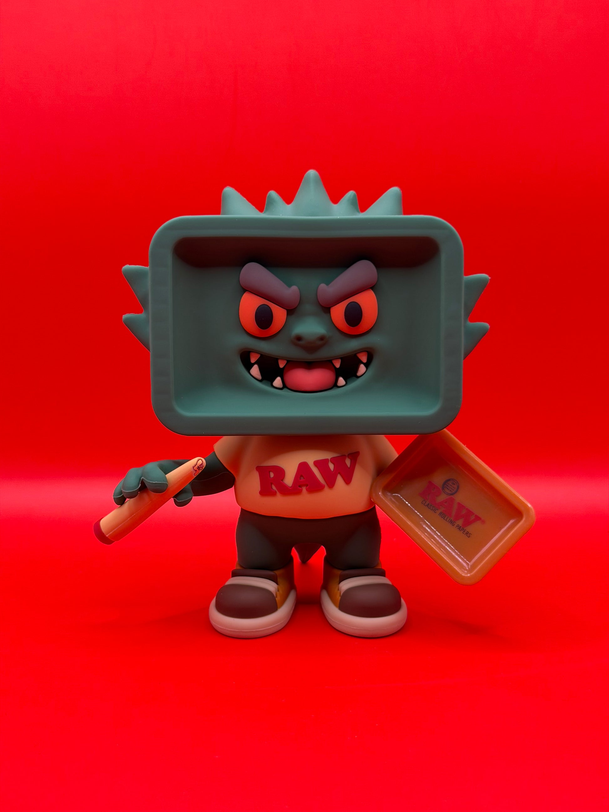 The Exclusive RAW Traysor Rare Figurine is a limited edition collector’s piece made for RAW fans who want something different for their setup. With its bold character design and RAW branding, it works as a standout display item for desks, shelves, counters, or rolling stations.