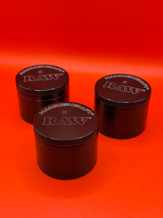 Metal Herb Grinder by RAW, Size large: 63mm, 4-parts: comes with kief collector, High-quality Aluminium. Shop RAW Herb Grinders UK now.