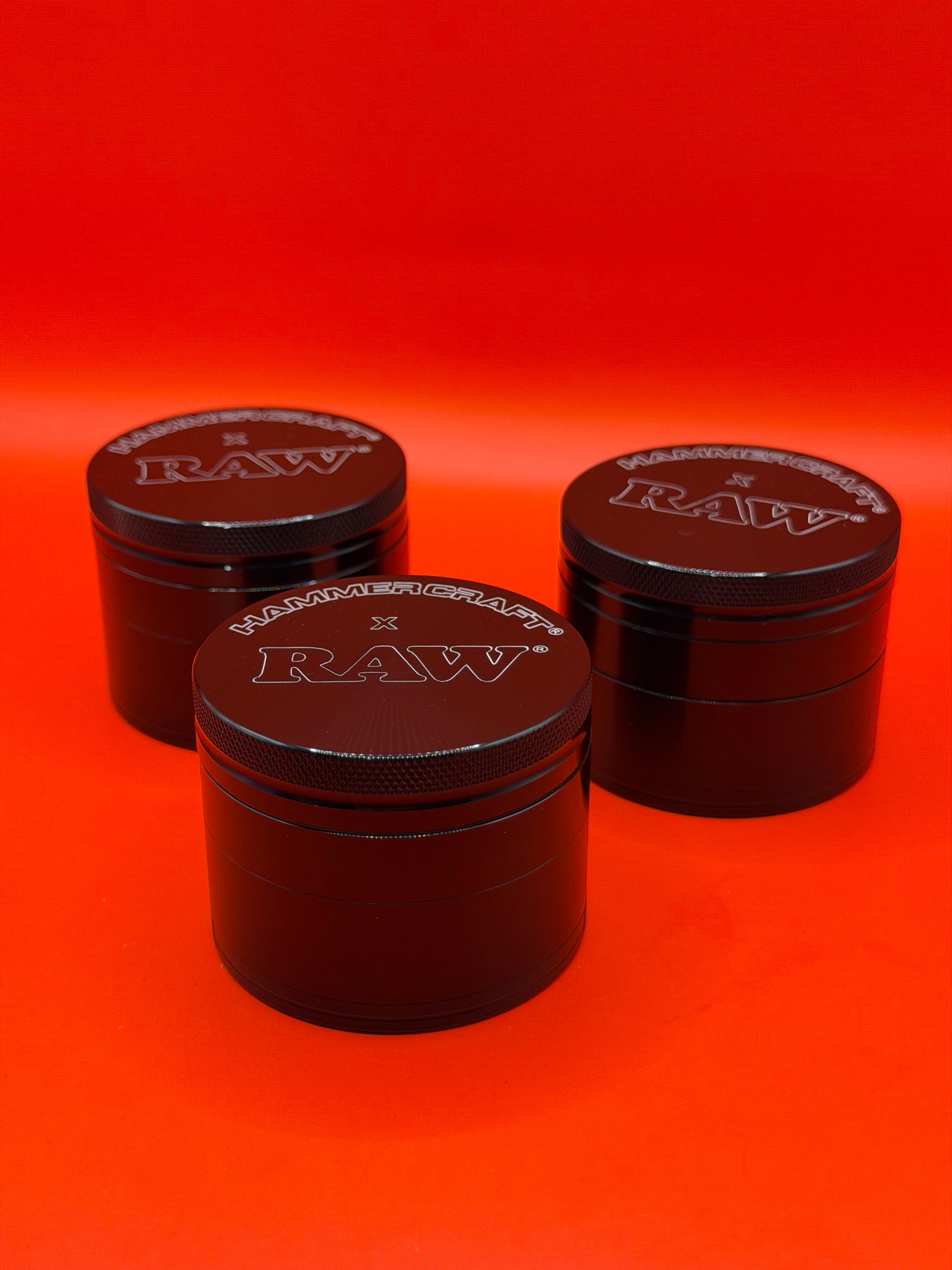 Metal Herb Grinder by RAW, Size large: 63mm, 4-parts: comes with kief collector, High-quality Aluminium. Shop RAW Herb Grinders UK now.